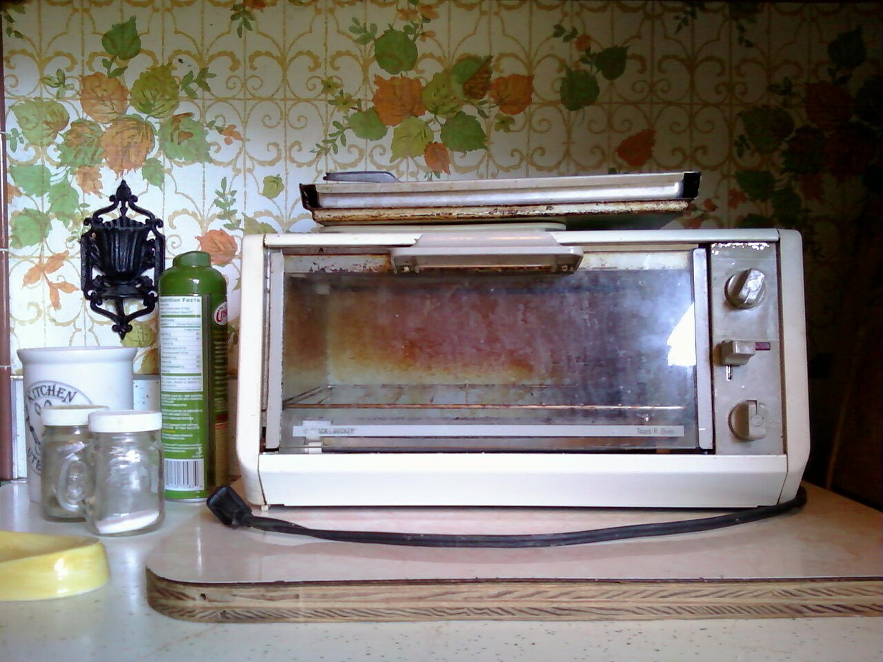 Intérieur de four de cuisine à nettoyer